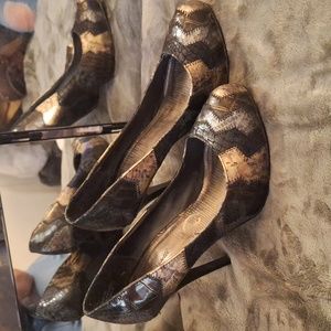 Metallic and gold mixed animal skin patch heels  size 8.5